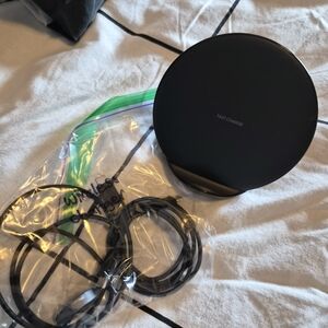 SAMSUNG Black Wireless Fast Charge Stand & Smart Wstch Charging Cable